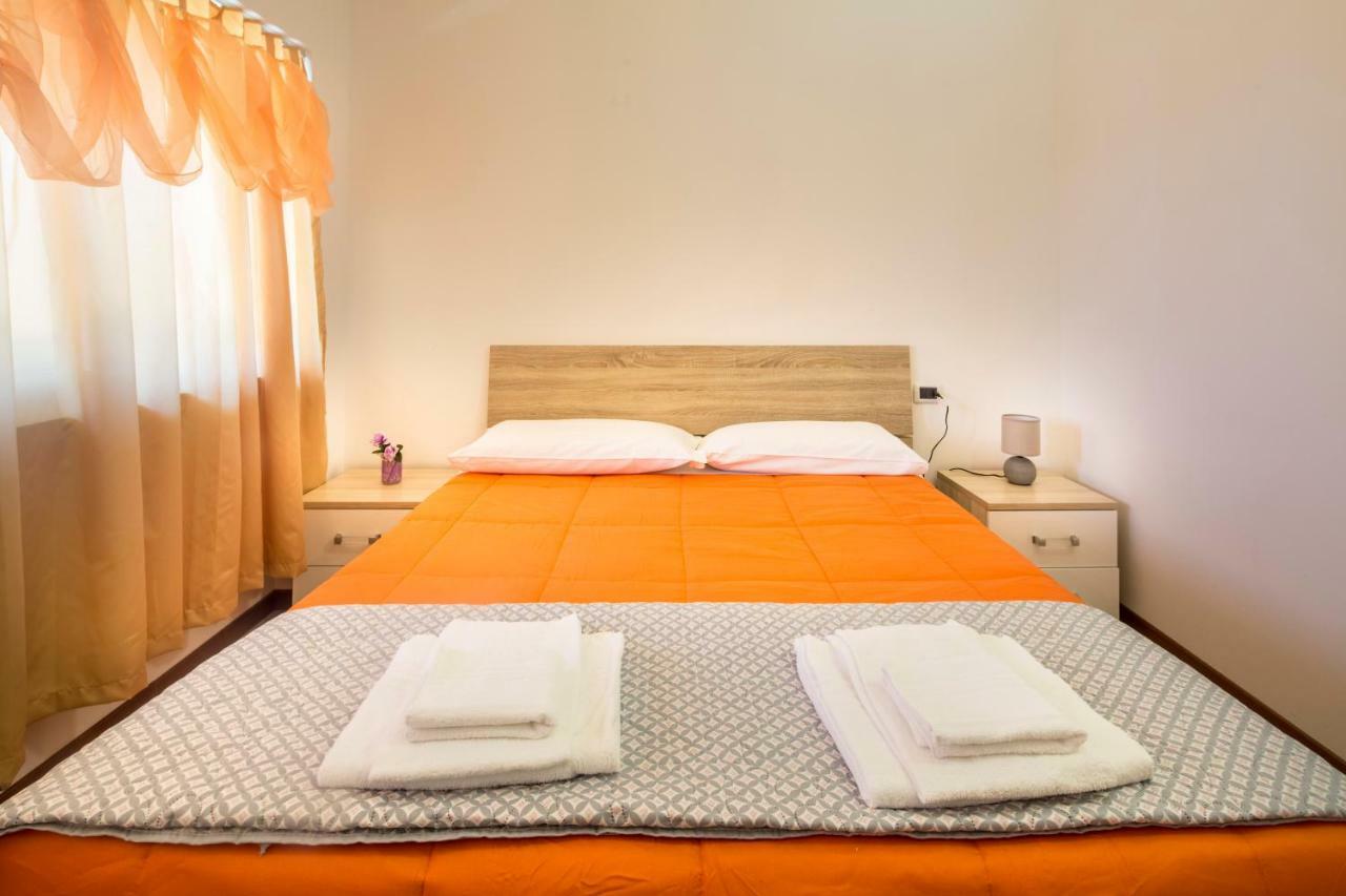 Cristal Lake Affittacamere Ispra Ngoại thất bức ảnh