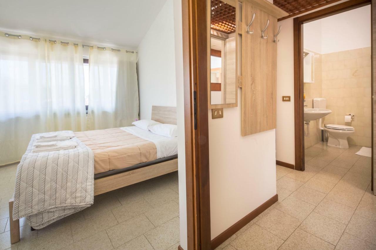 Cristal Lake Affittacamere Ispra Ngoại thất bức ảnh