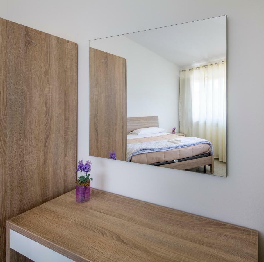 Cristal Lake Affittacamere Ispra Ngoại thất bức ảnh