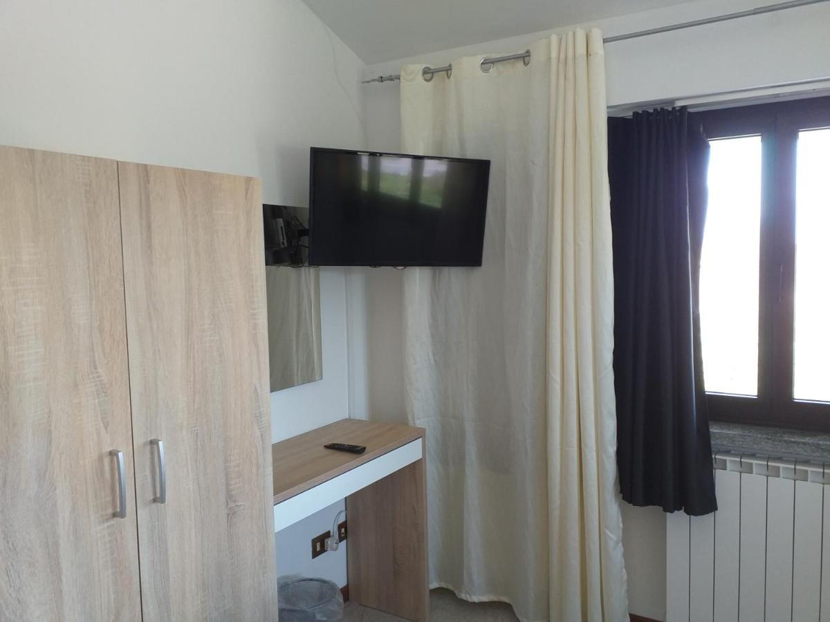 Cristal Lake Affittacamere Ispra Ngoại thất bức ảnh